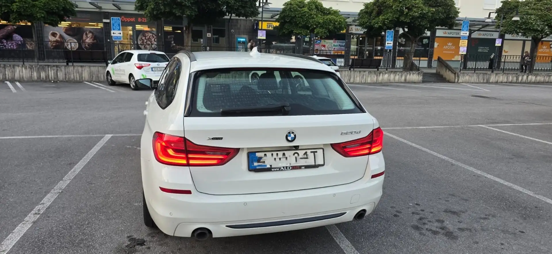 BMW 520 520d xDrive Touring Aut. Sport Line - 2