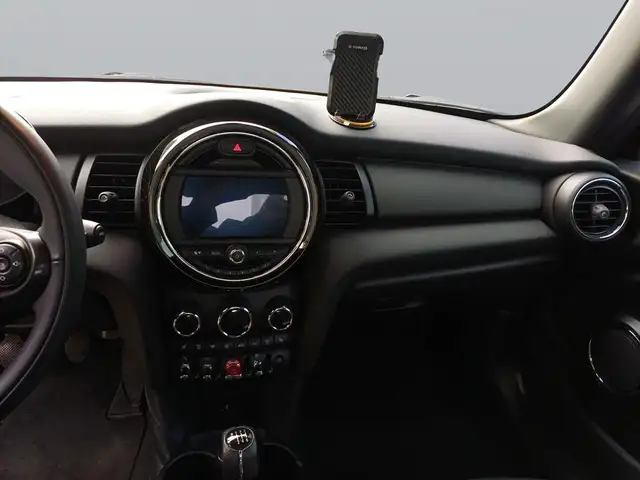Mini Hatch view 12