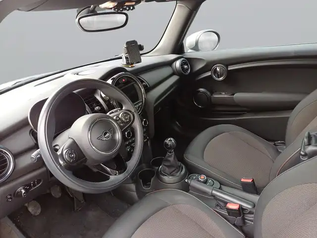 Mini Hatch view 11