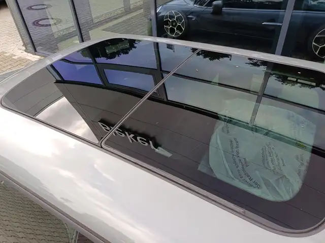 Mini Hatch view 5