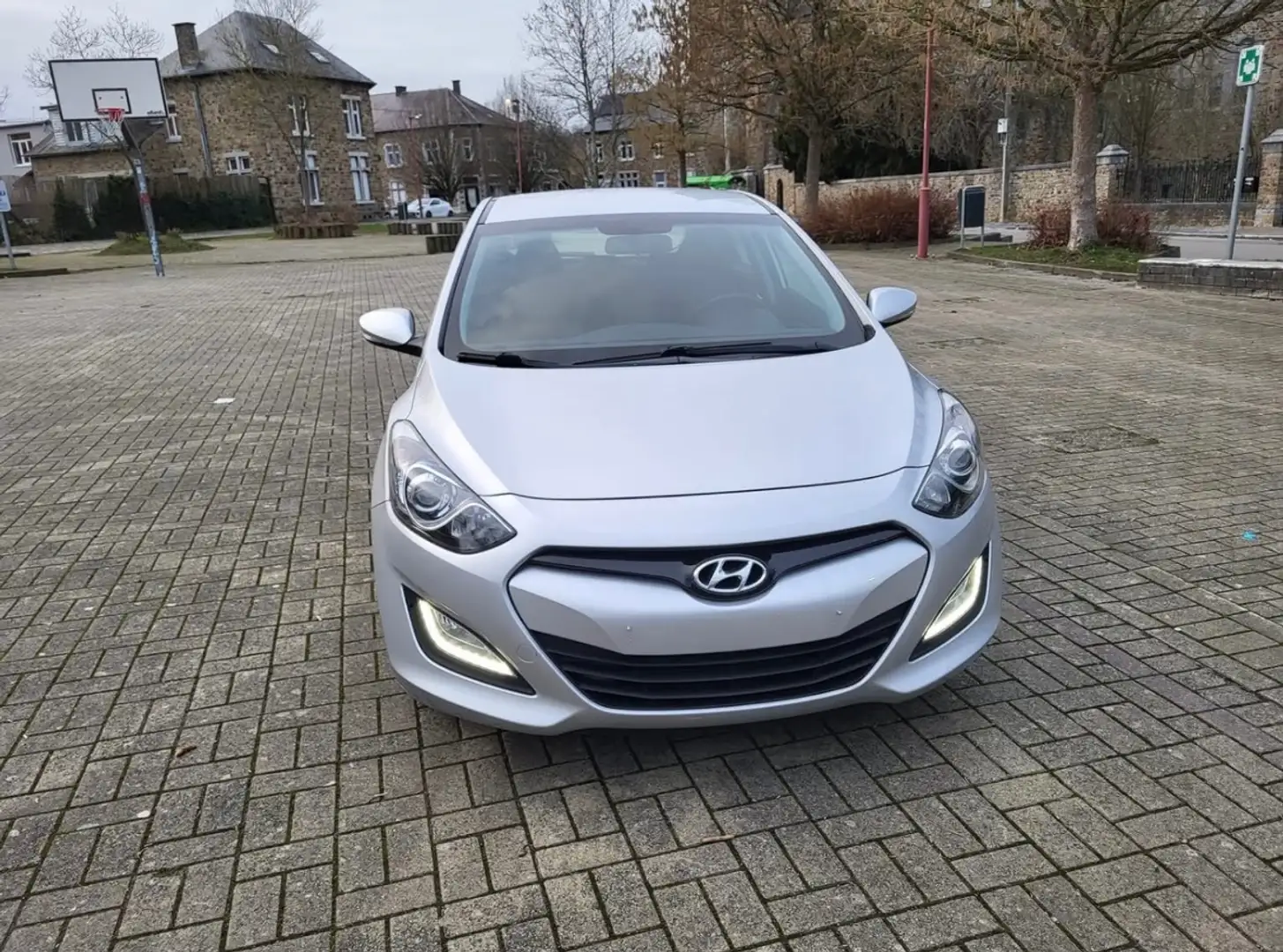 Hyundai i30 i30 SW 1.6 GDi Lounge Zilver - 1