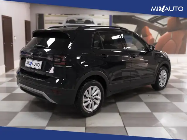 Volkswagen T-Cross view 5