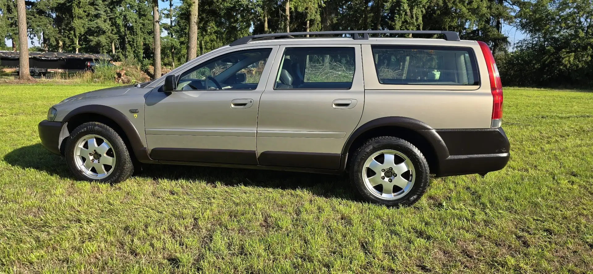 Volvo V70 2.5 T Gtr. Garantie ! nwe riem en apk Beige - 2