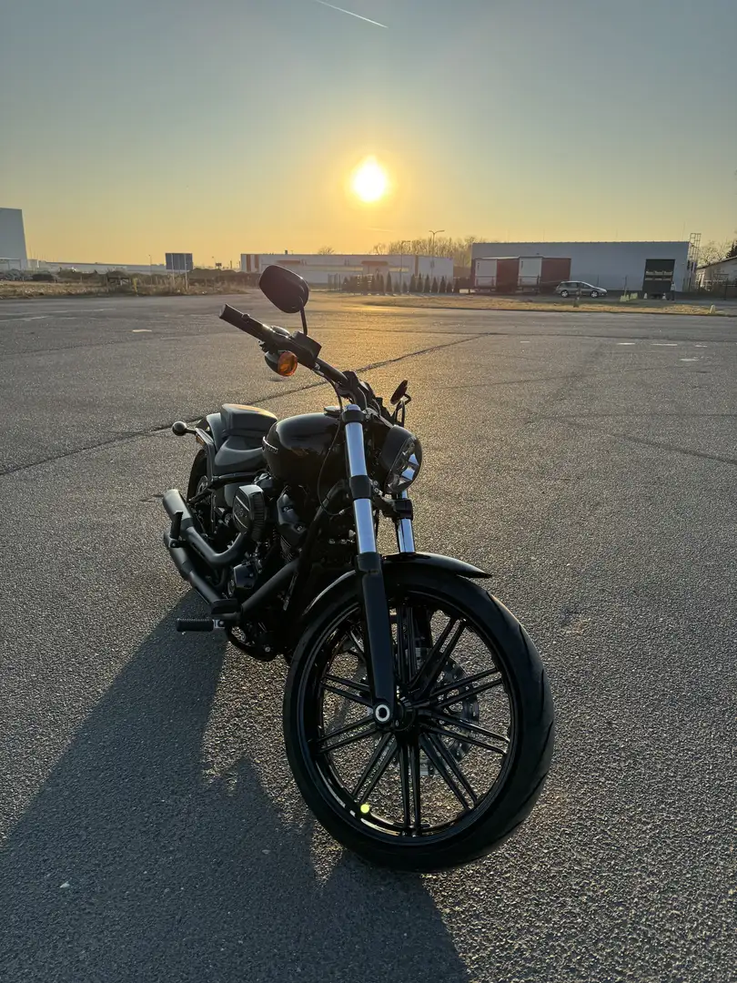 Harley-Davidson Breakout - 1