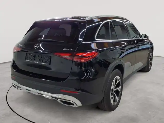 Mercedes-Benz GLC view 4