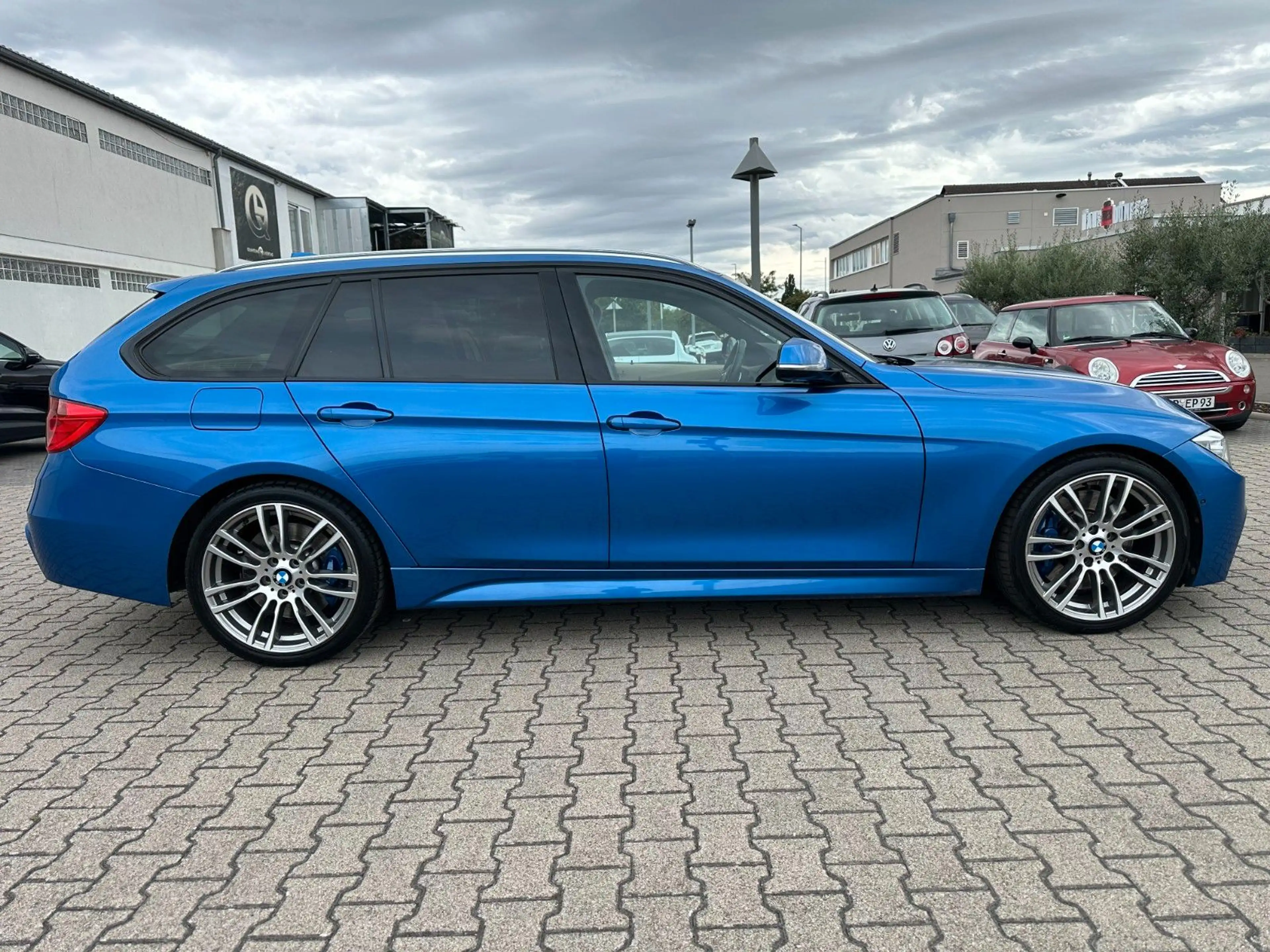 BMW 328 i Touring-M SPORT PAKET-HEAD UP-AHK-MEMORY — photo 4