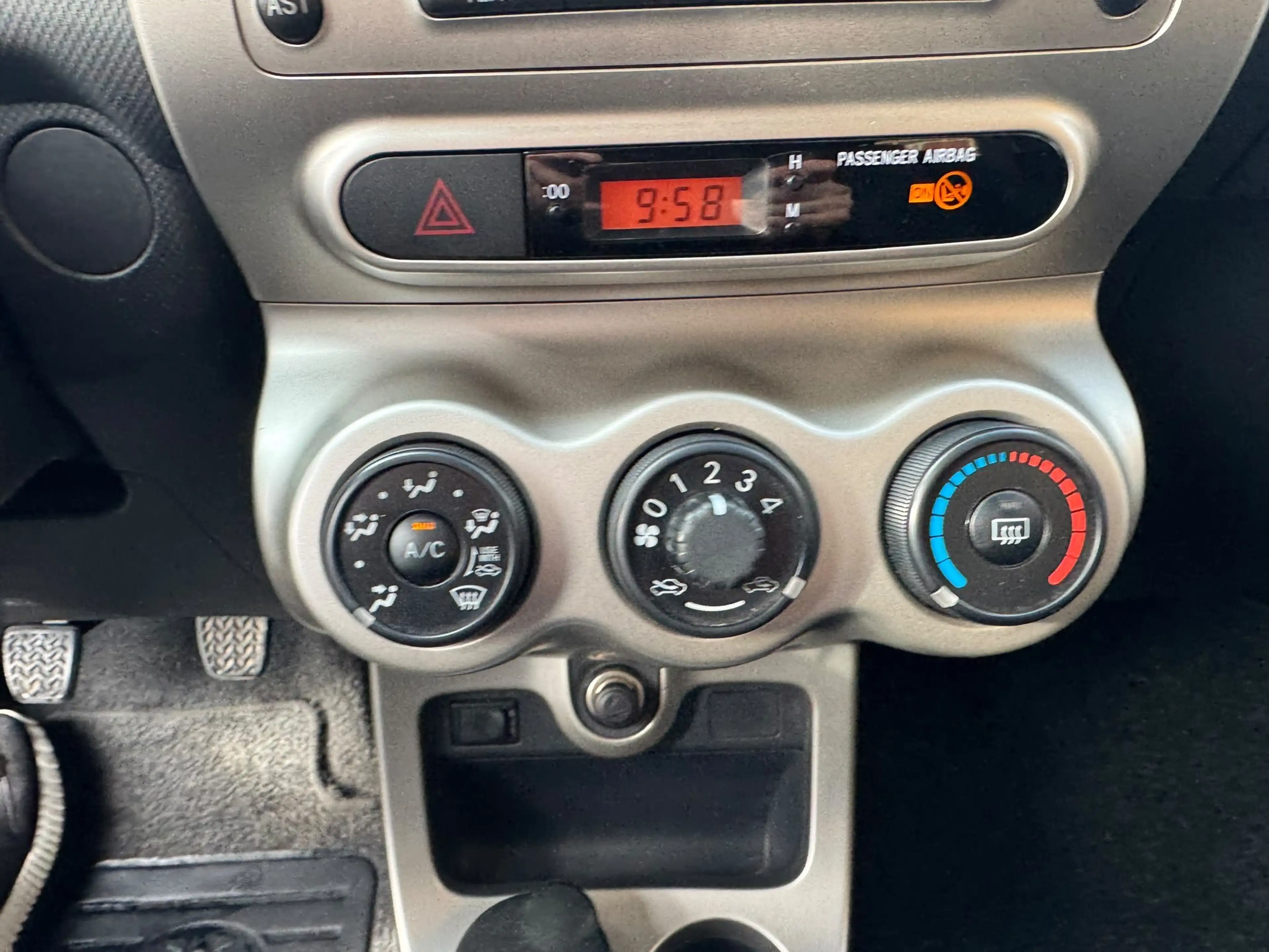 Toyota Urban Cruiser / 1ERE PROPRIÉTÉ / CARNET D’ENTRETIEN / — photo 12
