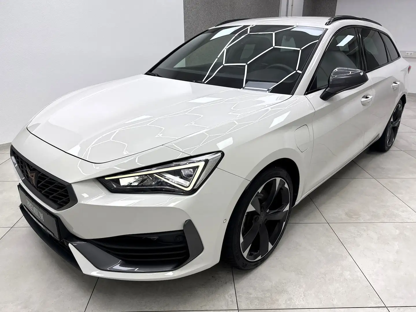 CUPRA Leon SP 1.4 TSI e-Hybrid RCam DCC AHK Navi LED Weiß - 2