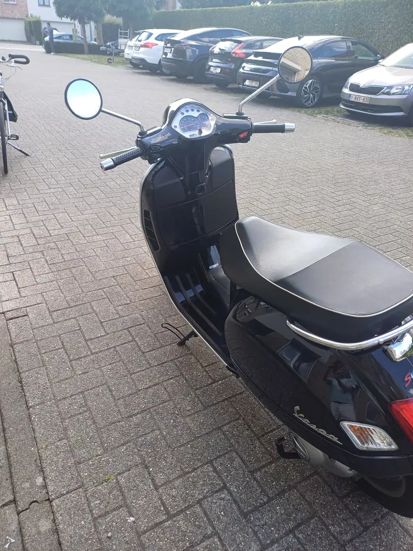 Vespa GTS 300 Negro - 2
