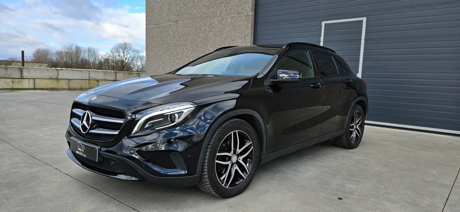 Mercedes-Benz GLA 180 CUIR+NAVI +18"+EURO6B+GARANTIE 12 MOIS Noir - 1