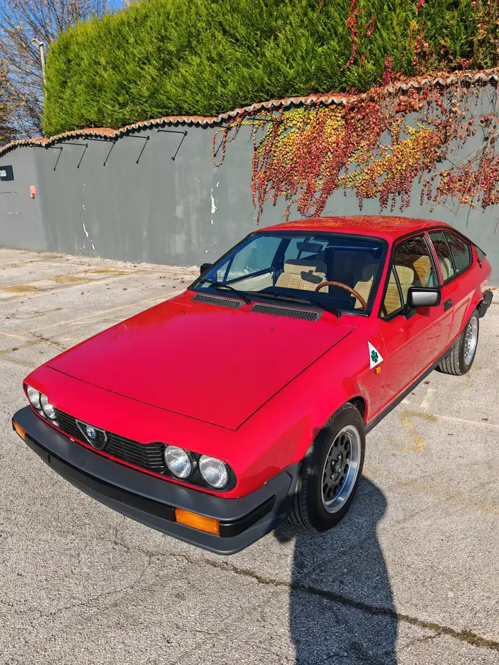 Alfa Romeo GTV 2.0, foto 1