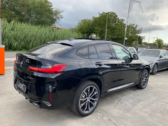 BMW X4 view 11