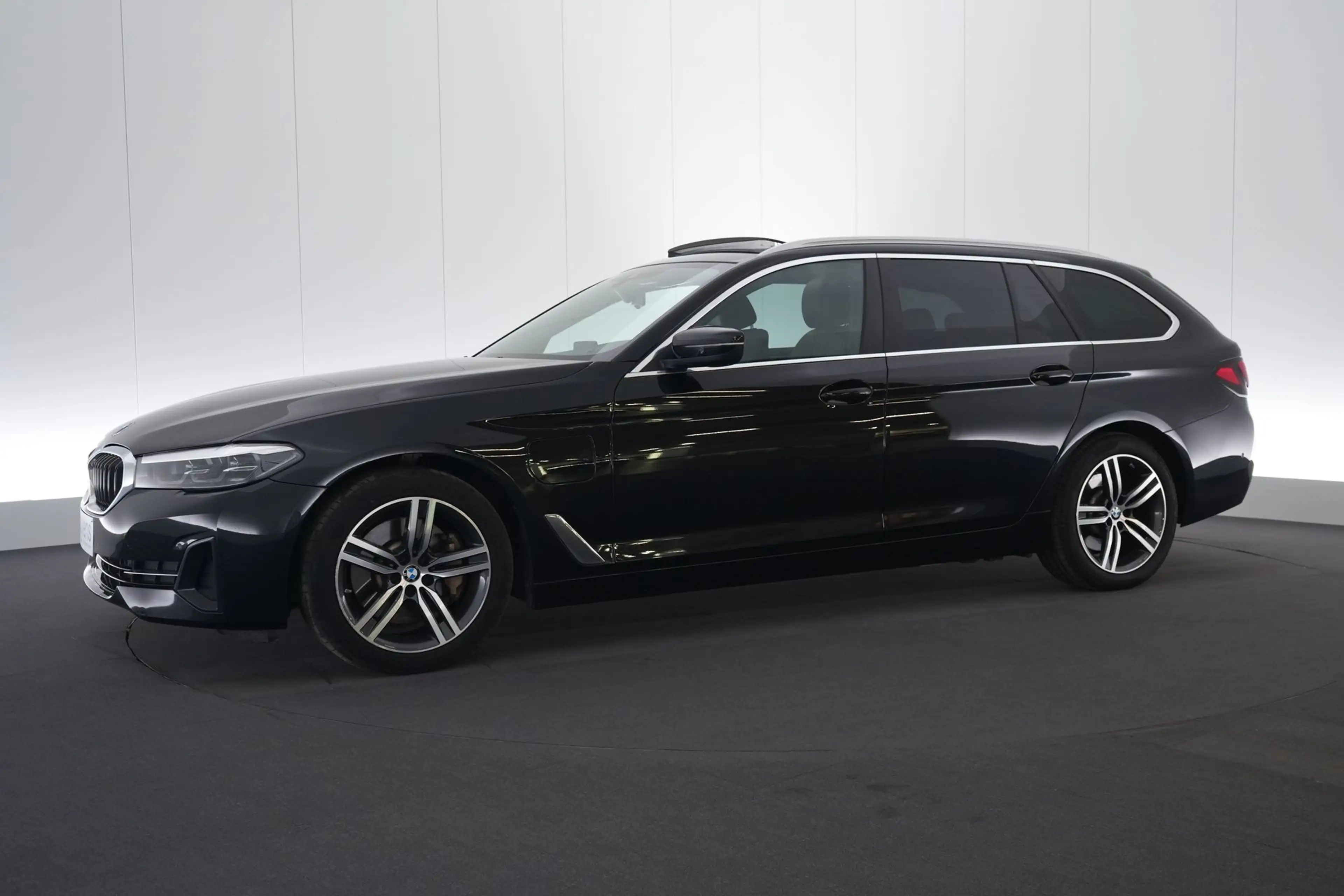 BMW 530 5 Touring 530e PHEV Business LEDER/CUIR LED GPS PD — photo 12