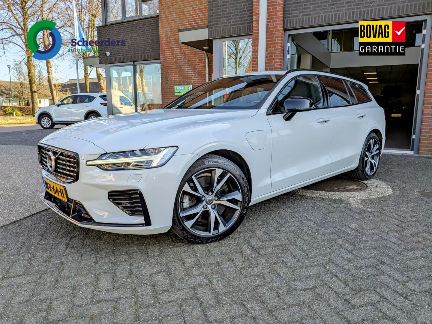 Volvo V60 2.0 T8 Recharge AWD R-Design, Four-C,Pano,HarmanKa Blanc - 1