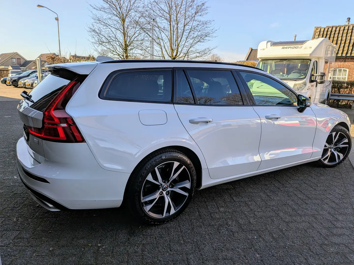 Volvo V60 2.0 T8 Recharge AWD R-Design, Four-C,Pano,HarmanKa Blanc - 2
