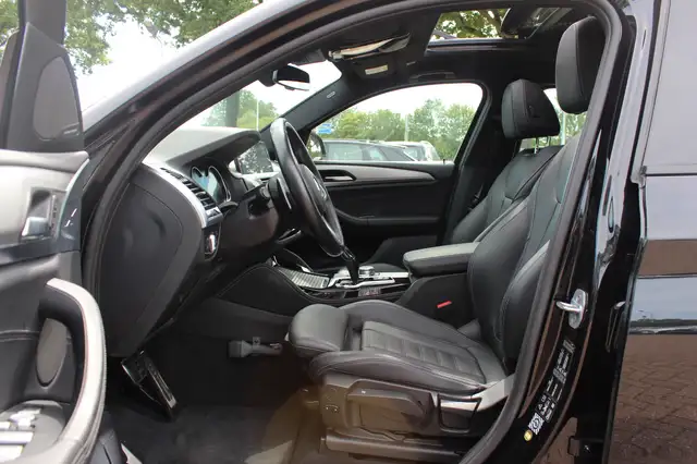 BMW X4 view 10