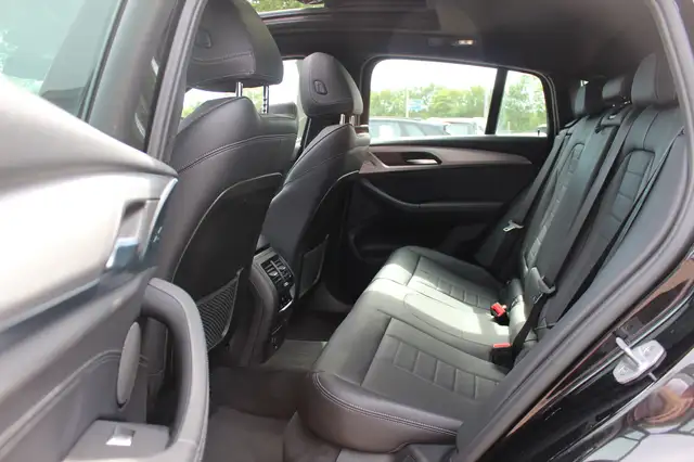 BMW X4 view 11
