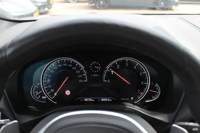 BMW X4 view 18