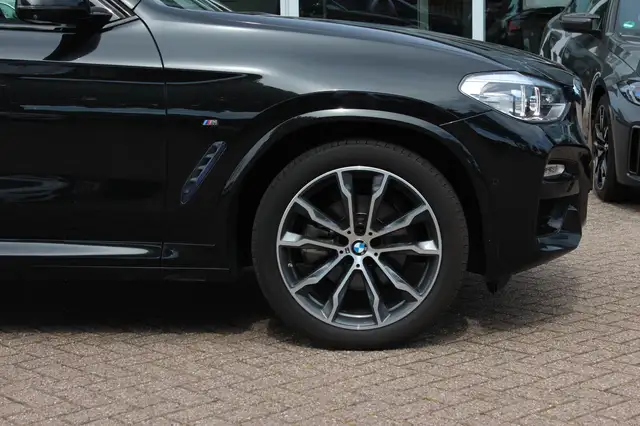 BMW X4 view 14