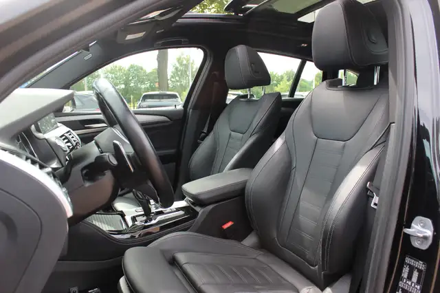 BMW X4 view 4
