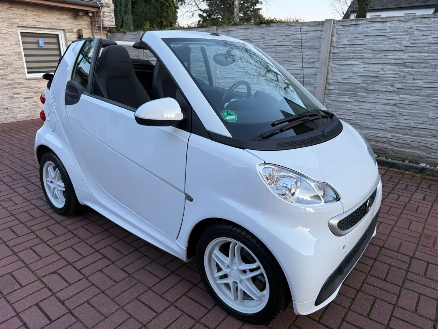 smart forTwo Cabrio Micro Hybrid Drive FACELIFT+BRABUS Weiß - 2