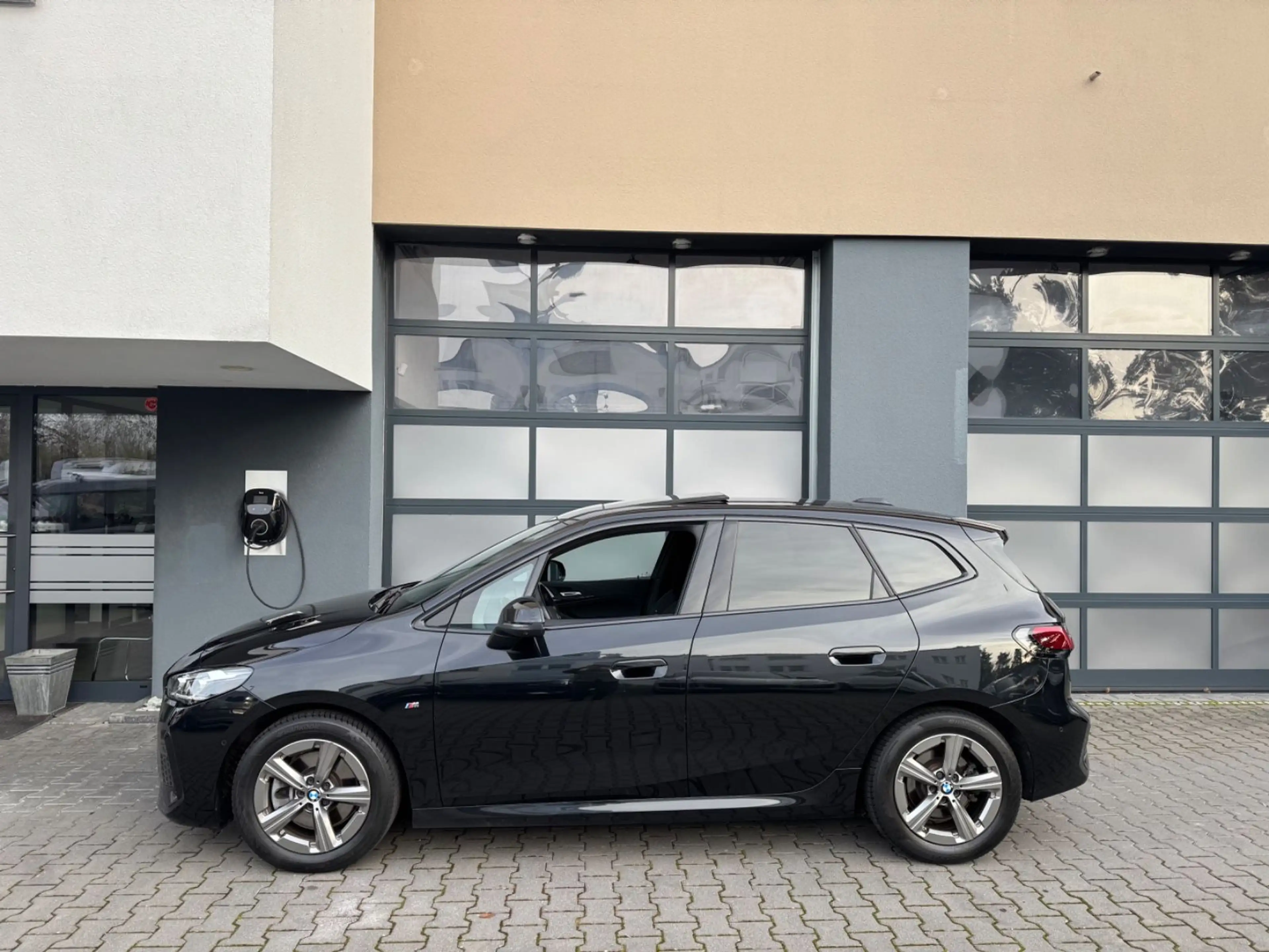 BMW 223 223 i xDrive M Sport — photo 2