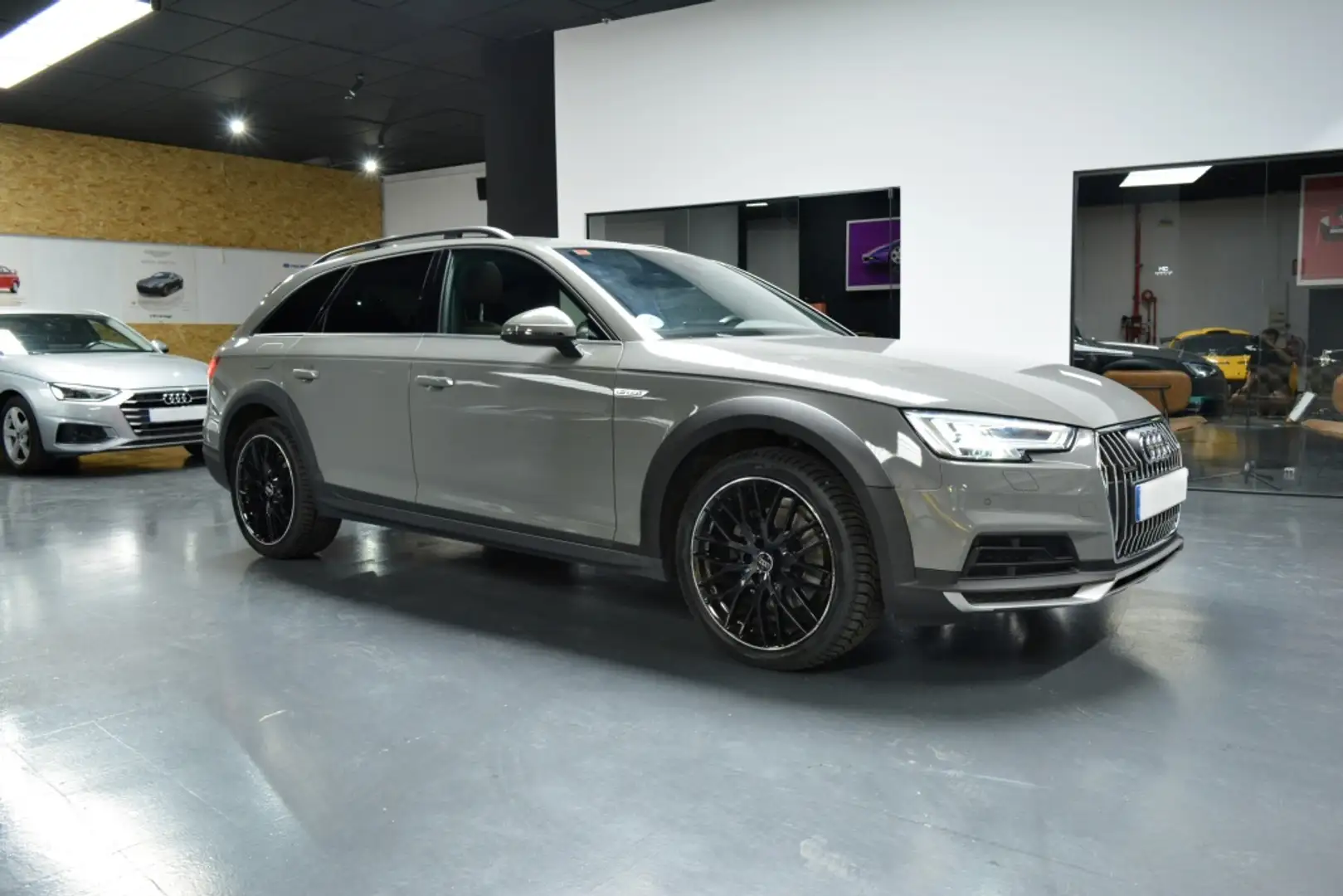 Audi A4 allroad Q. 2.0TDI unlimited ed. S-T 120kW Gris - 2