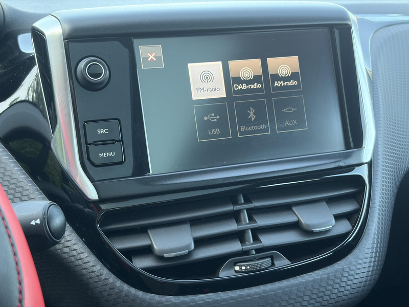 Peugeot 2008 1.2 PureTech Blue Lion Pano,110pk,Navi,Carplay,Air — photo 15