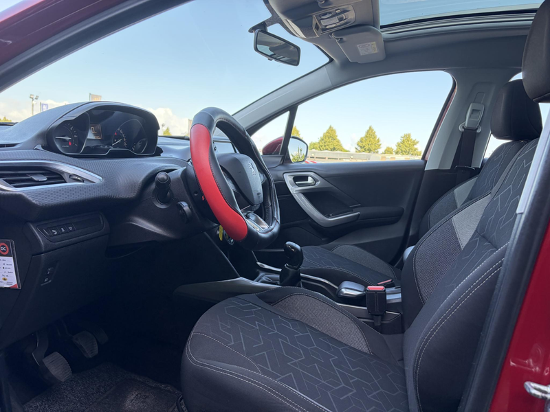 Peugeot 2008 1.2 PureTech Blue Lion Pano,110pk,Navi,Carplay,Air — photo 8