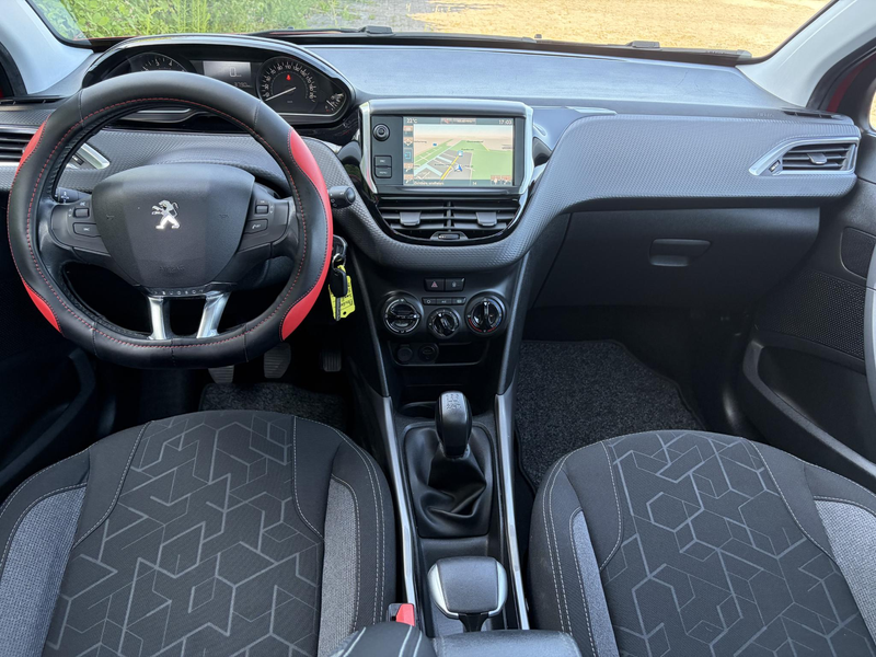 Peugeot 2008 1.2 PureTech Blue Lion Pano,110pk,Navi,Carplay,Air — photo 6