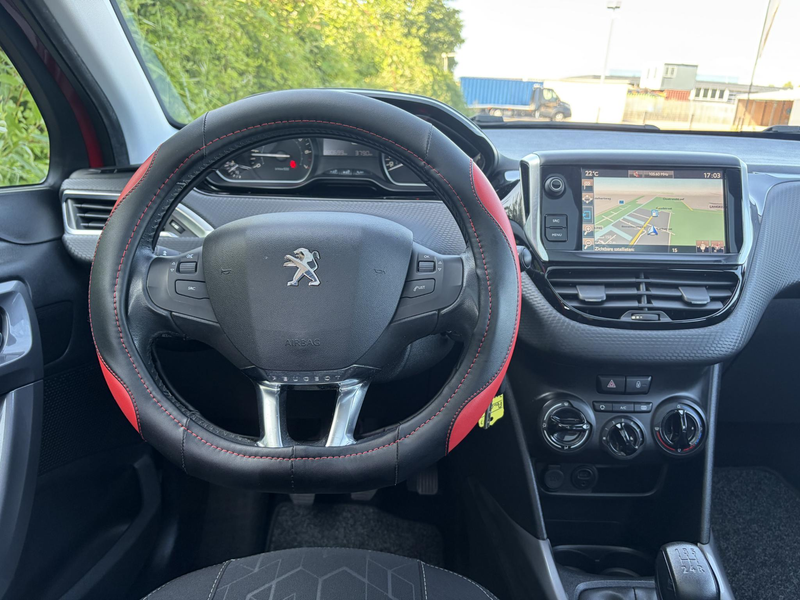 Peugeot 2008 1.2 PureTech Blue Lion Pano,110pk,Navi,Carplay,Air — photo 3