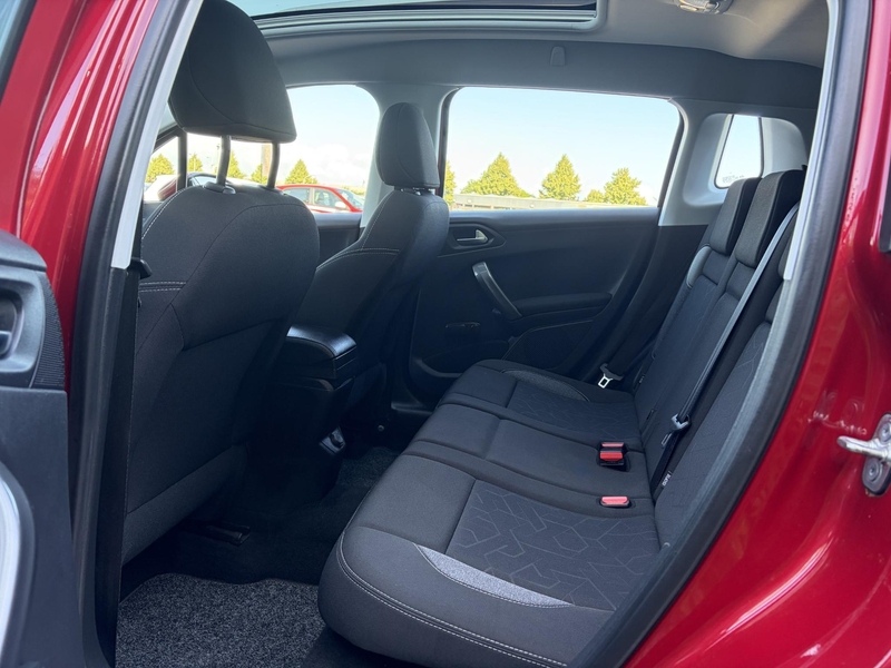 Peugeot 2008 1.2 PureTech Blue Lion Pano,110pk,Navi,Carplay,Air — photo 10
