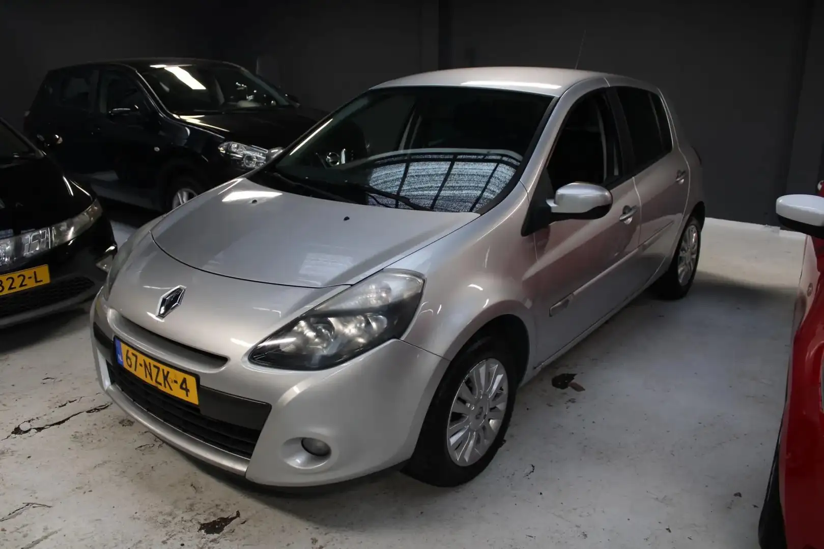 Renault Clio 1.2 Collection Gris - 2