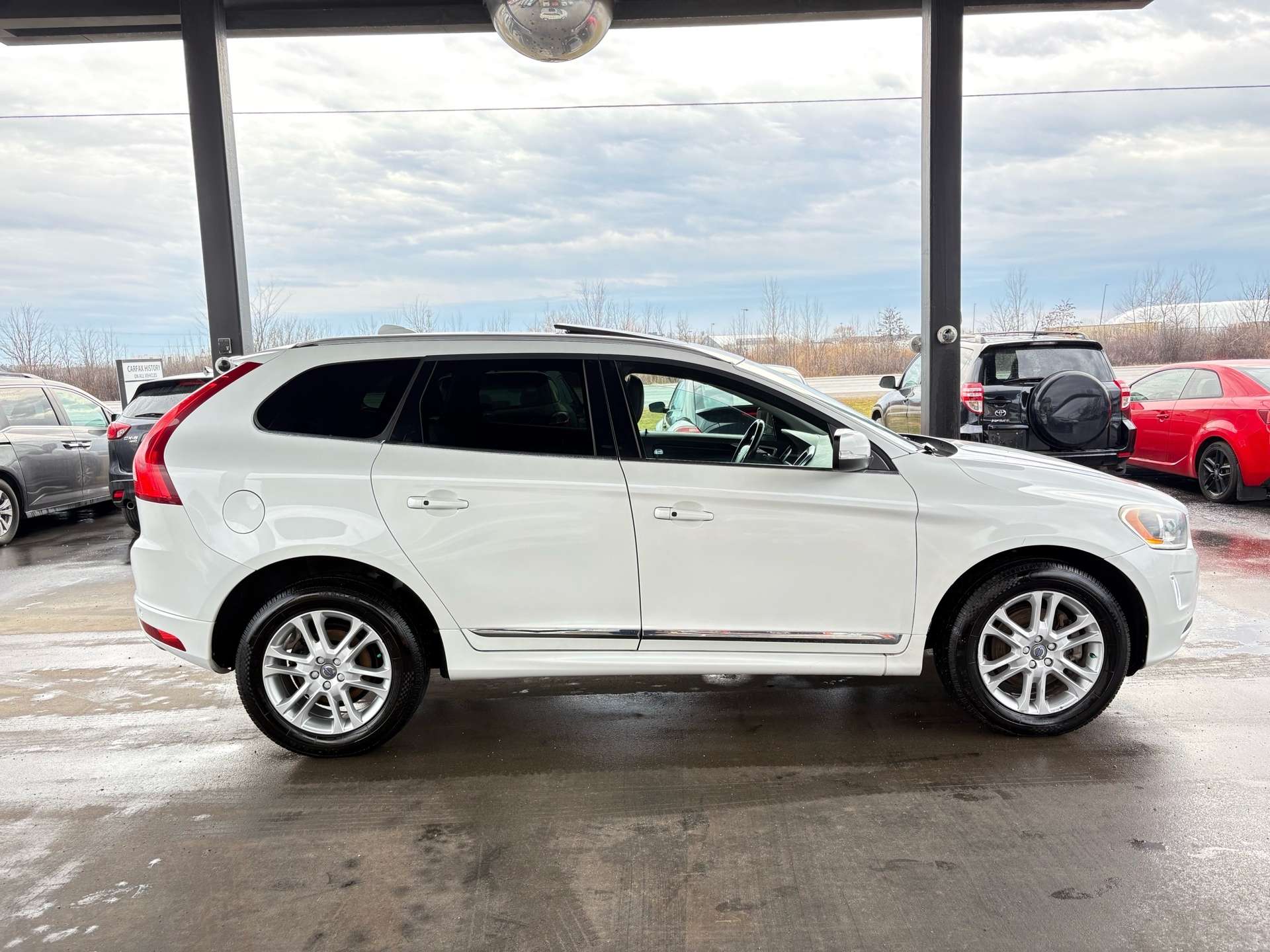 2015 Volvo XC60 2015.5 AWD T5 Premier Plus I ACCIDENT FREE I CERTI alt 3