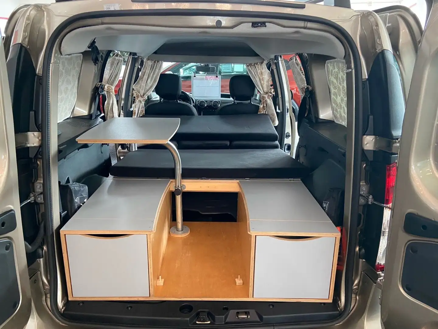 Dacia Dokker Comfort Turbo CAMPER MOD21*AHK,SHZ,Navi* Beige - 1