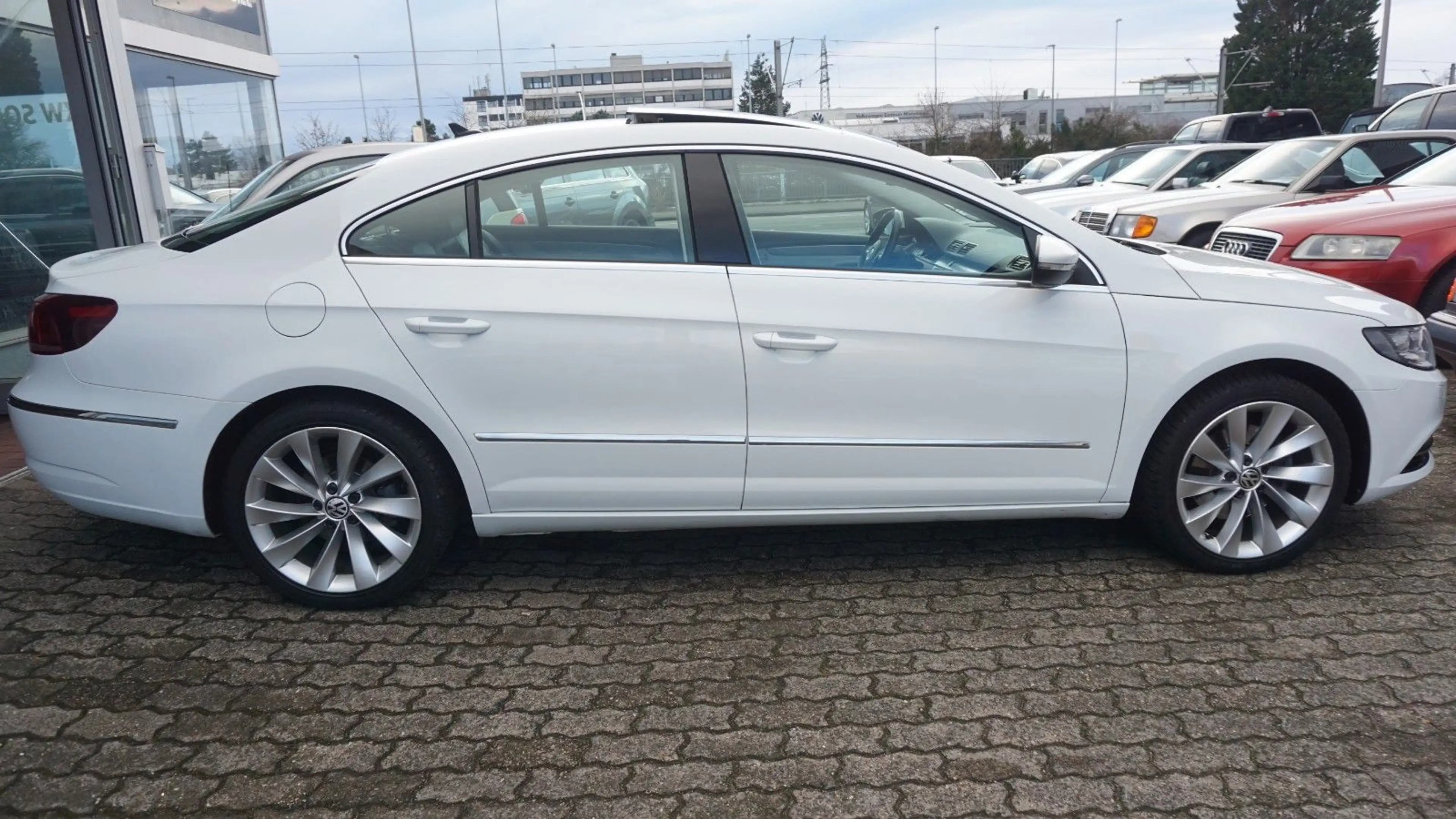 Volkswagen CC Basis BMT PANO NAVI SHZ KAMERA BI-XENON 184PS — photo 11