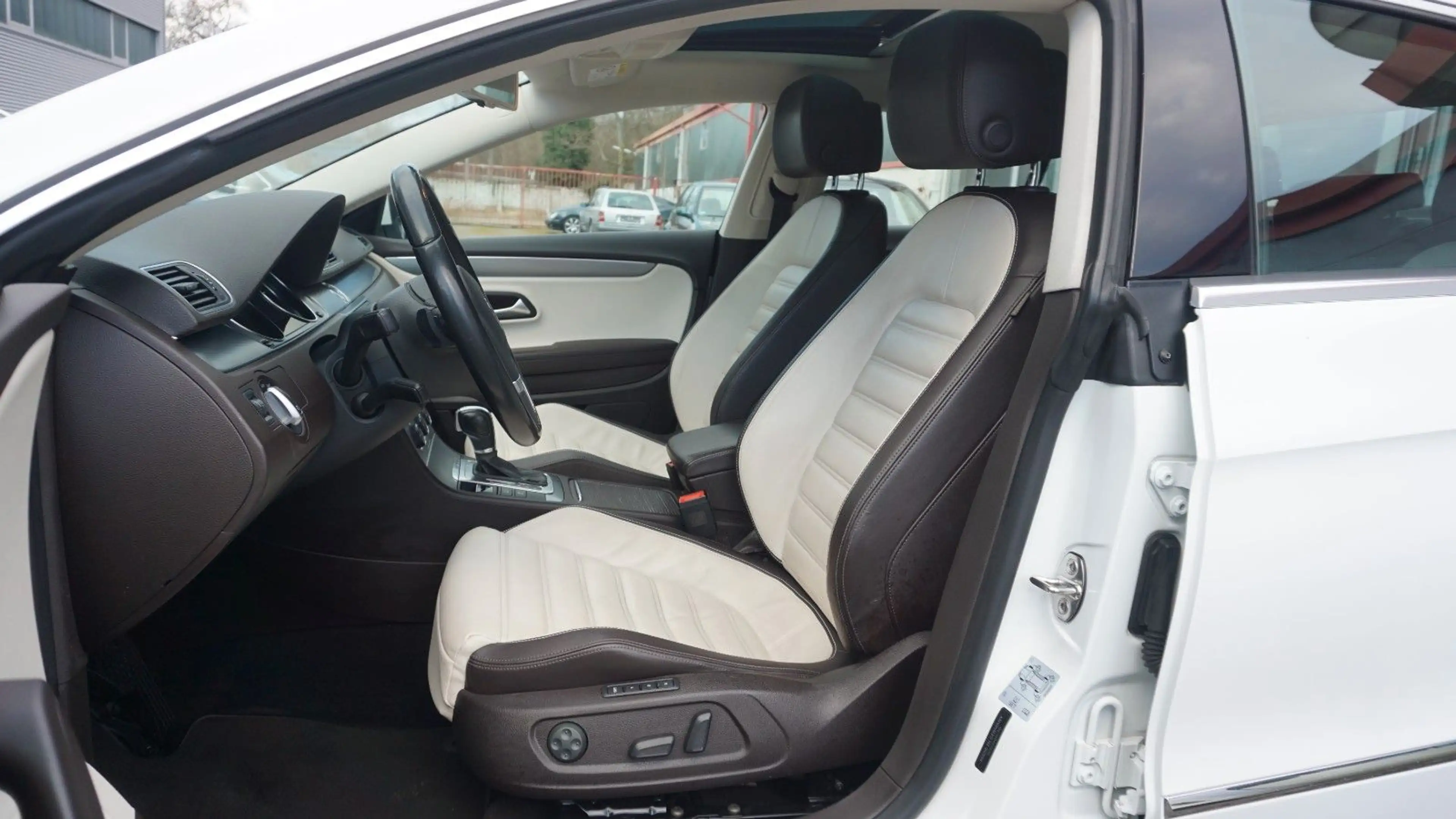 Volkswagen CC Basis BMT PANO NAVI SHZ KAMERA BI-XENON 184PS — photo 19
