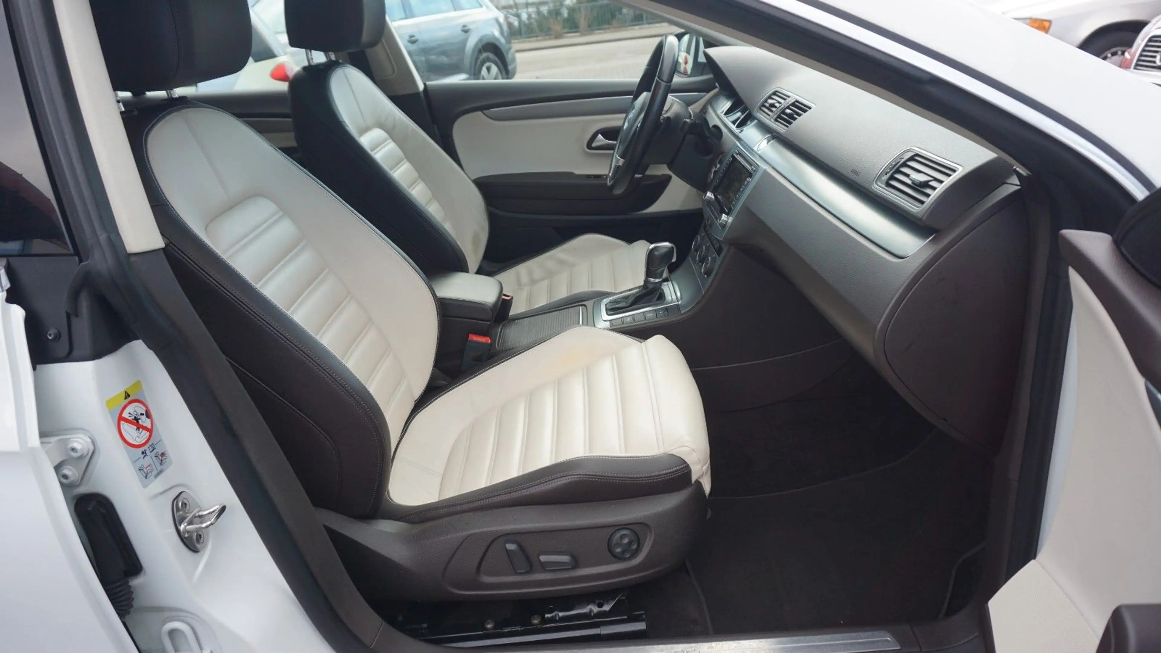 Volkswagen CC Basis BMT PANO NAVI SHZ KAMERA BI-XENON 184PS — photo 21