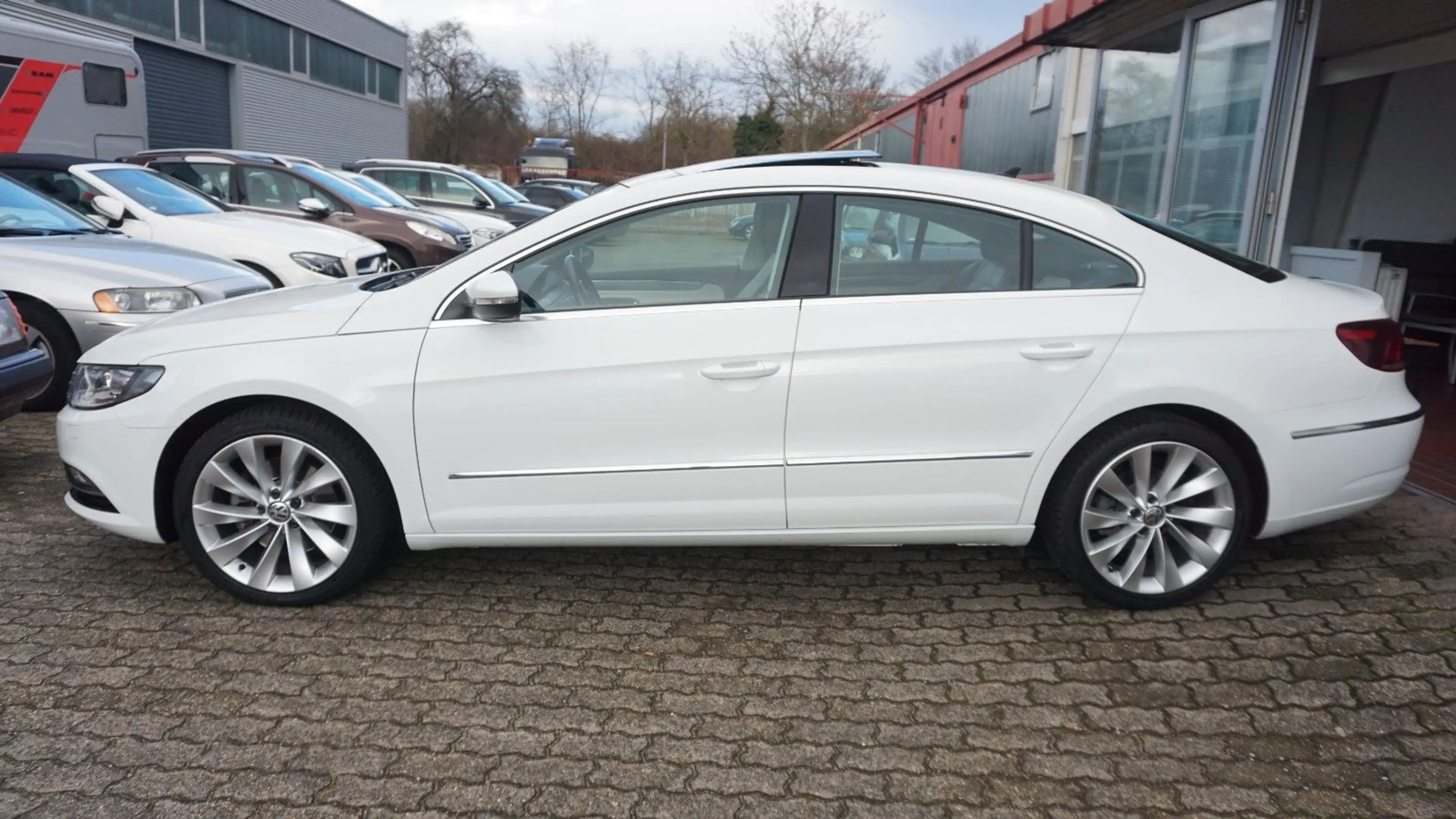 Volkswagen CC Basis BMT PANO NAVI SHZ KAMERA BI-XENON 184PS — photo 10