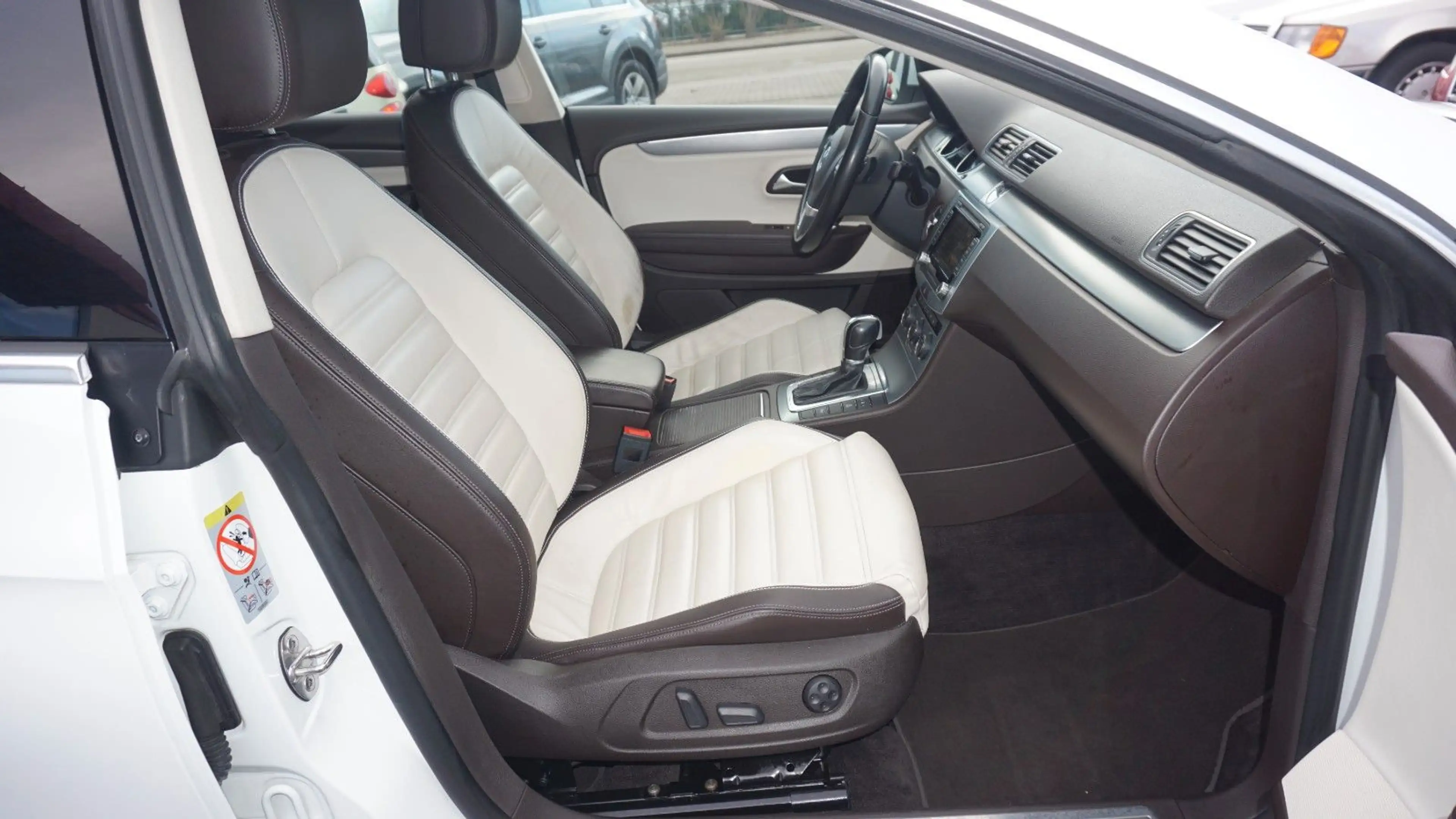 Volkswagen CC Basis BMT PANO NAVI SHZ KAMERA BI-XENON 184PS — photo 20