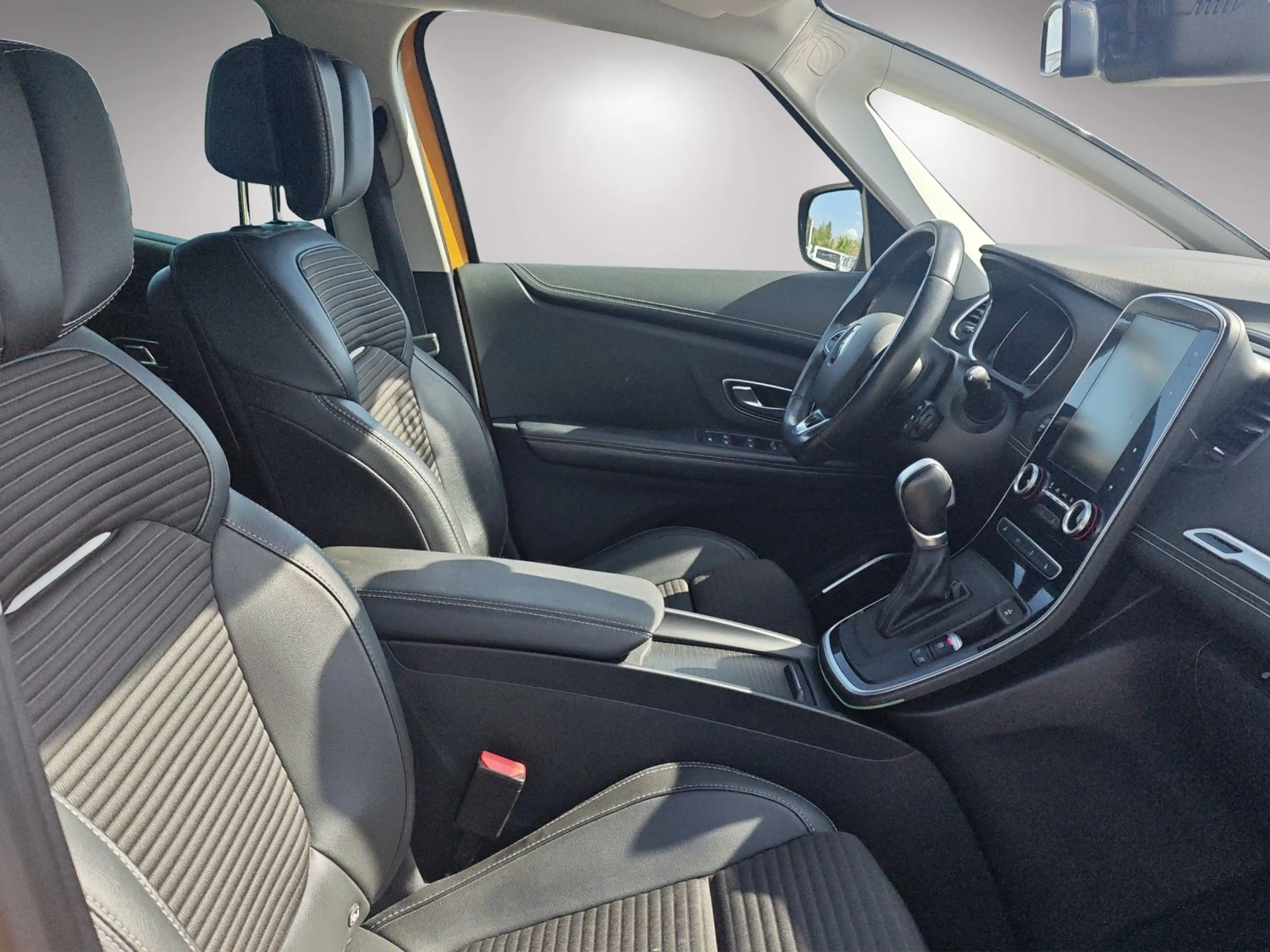 Renault Scenic Energy dCi 110 EDC Bose — photo 15