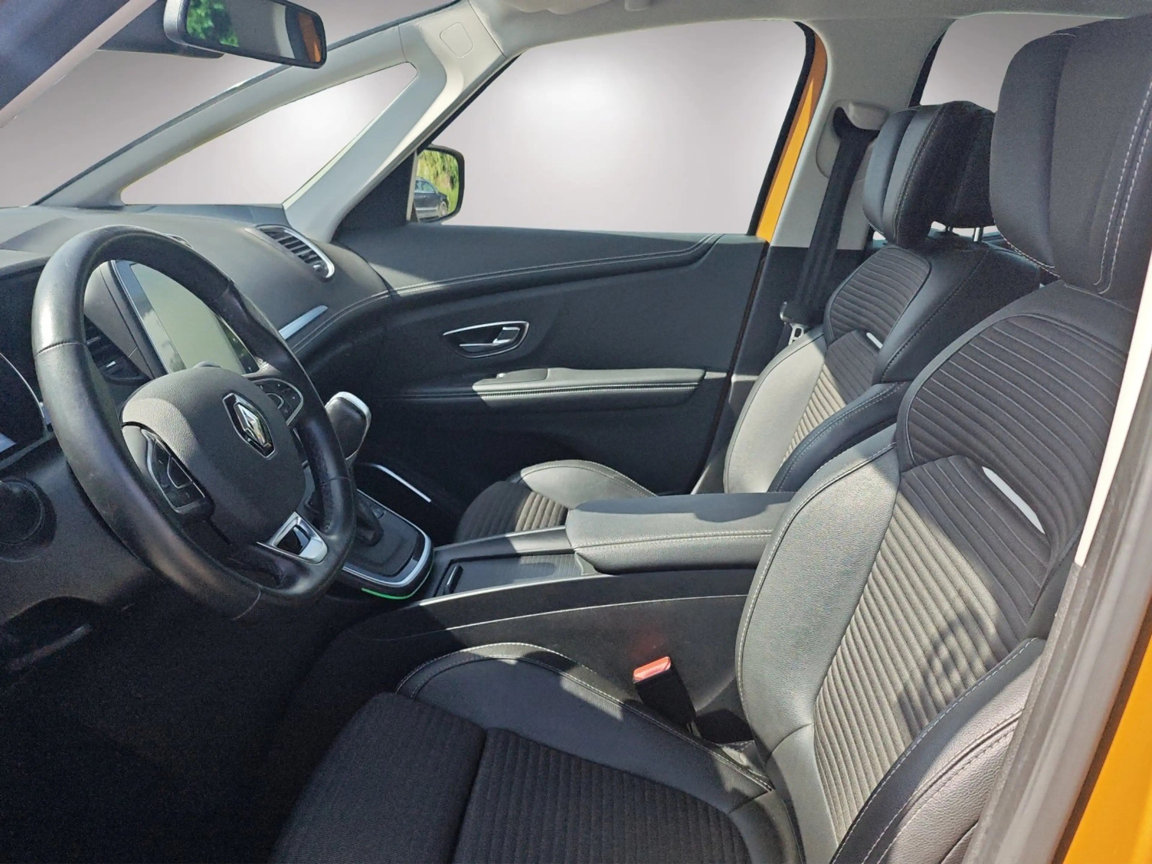 Renault Scenic Energy dCi 110 EDC Bose — photo 9