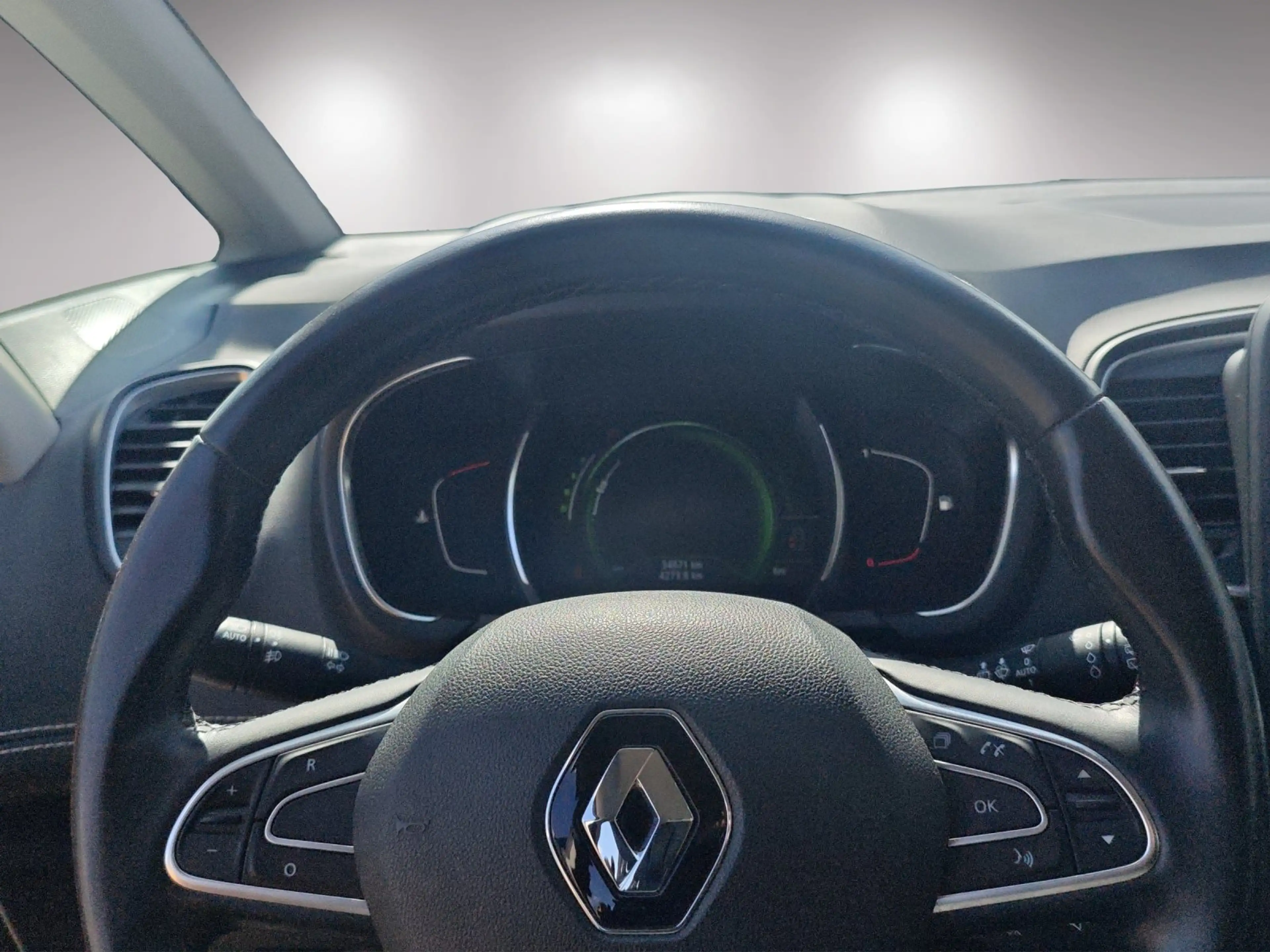 Renault Scenic Energy dCi 110 EDC Bose — photo 12