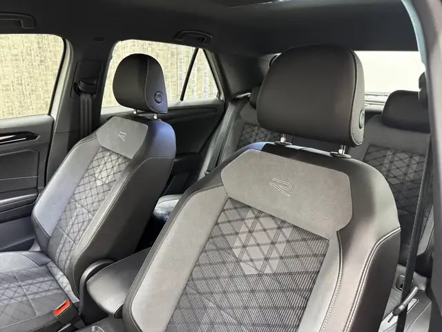 Volkswagen T-Roc view 11