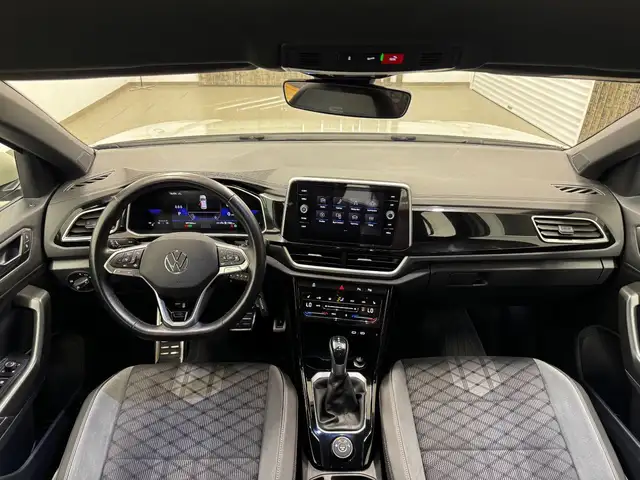 Volkswagen T-Roc view 14