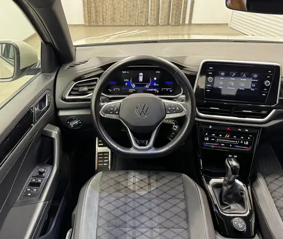Volkswagen T-Roc view 15