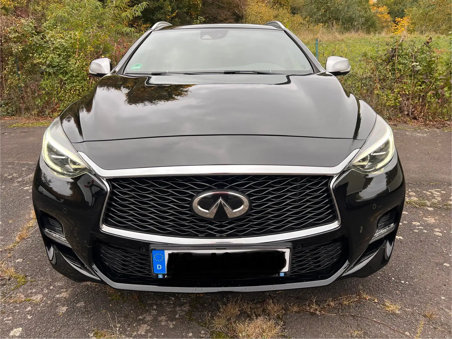 Infiniti Q30 2.2d DCT AWD Sport-AHK-Panorama Schwarz - 2