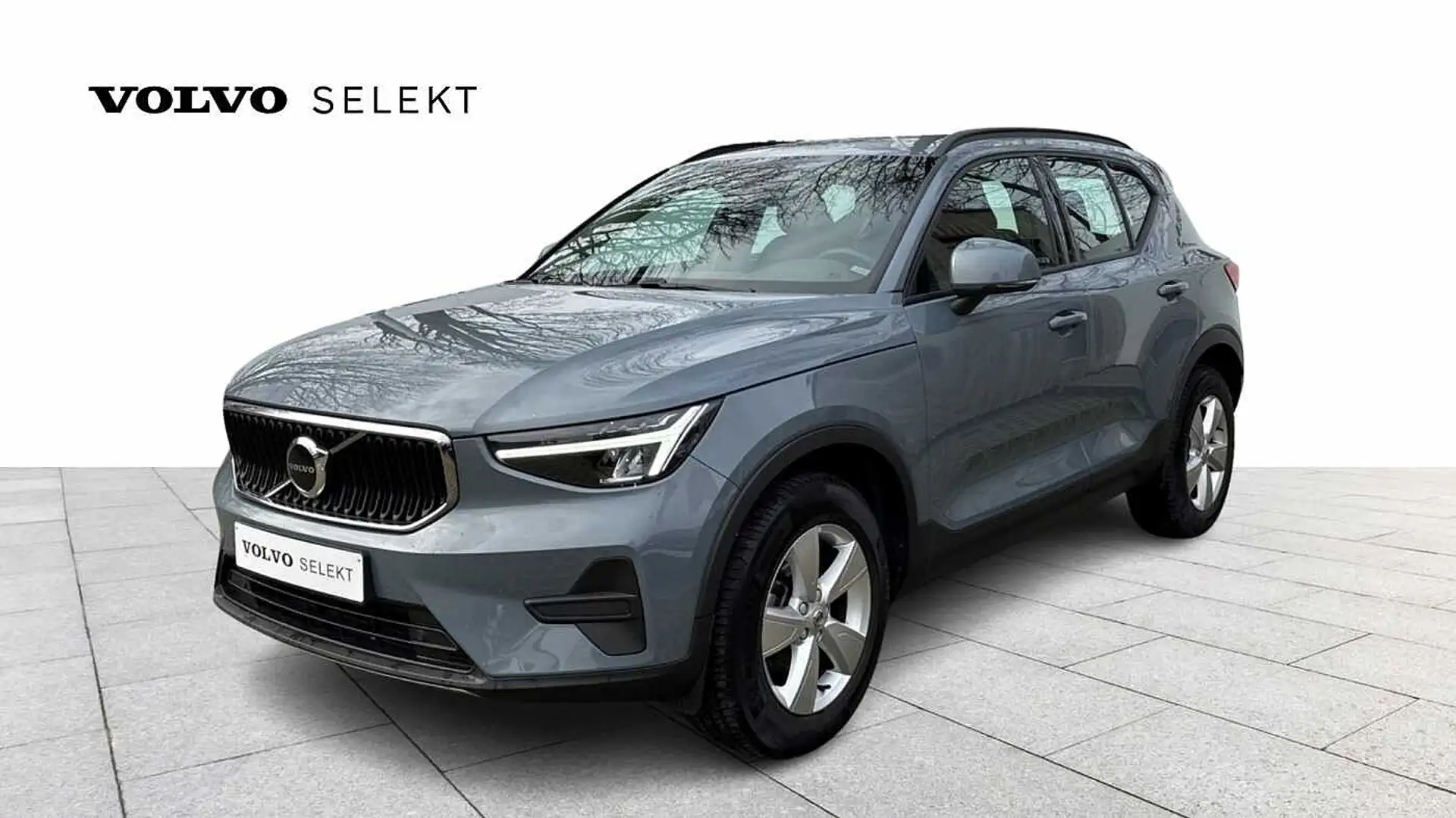 Volvo XC40 Essential, T2 handgeschakeld, Benzine Grijs - 1