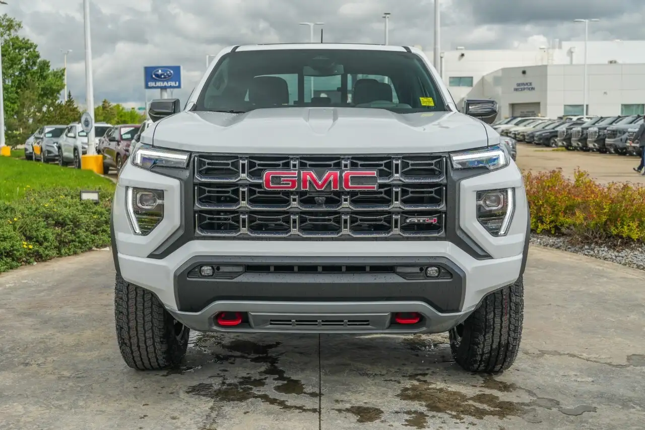 GMC Canyon photo GMC Canyon