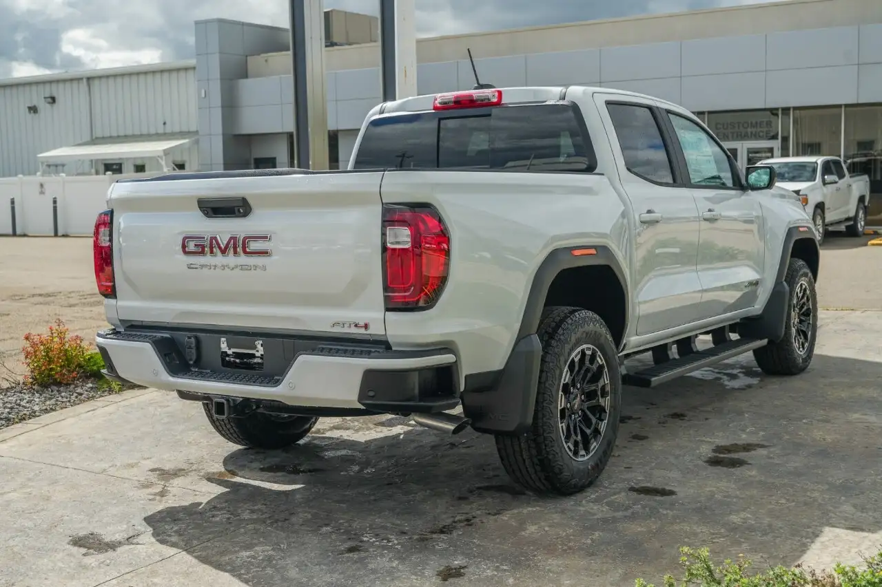 GMC Canyon photo GMC Canyon